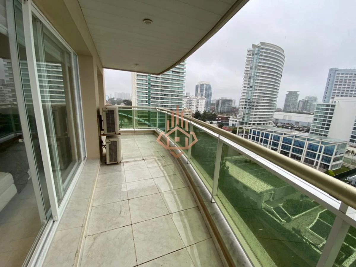 Apartamento en Venta de 3 dormitorios en Edificio Coral Tower , Punta del este , Playa Mansa