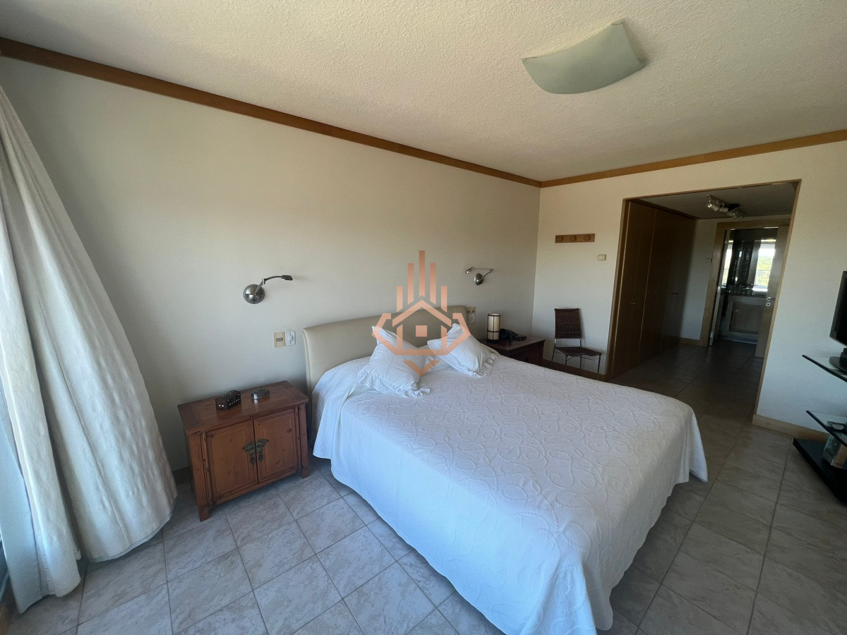 Apartamento en Venta de 3 Dormitorios en Playa Mansa , Punta del este , Vista al mar