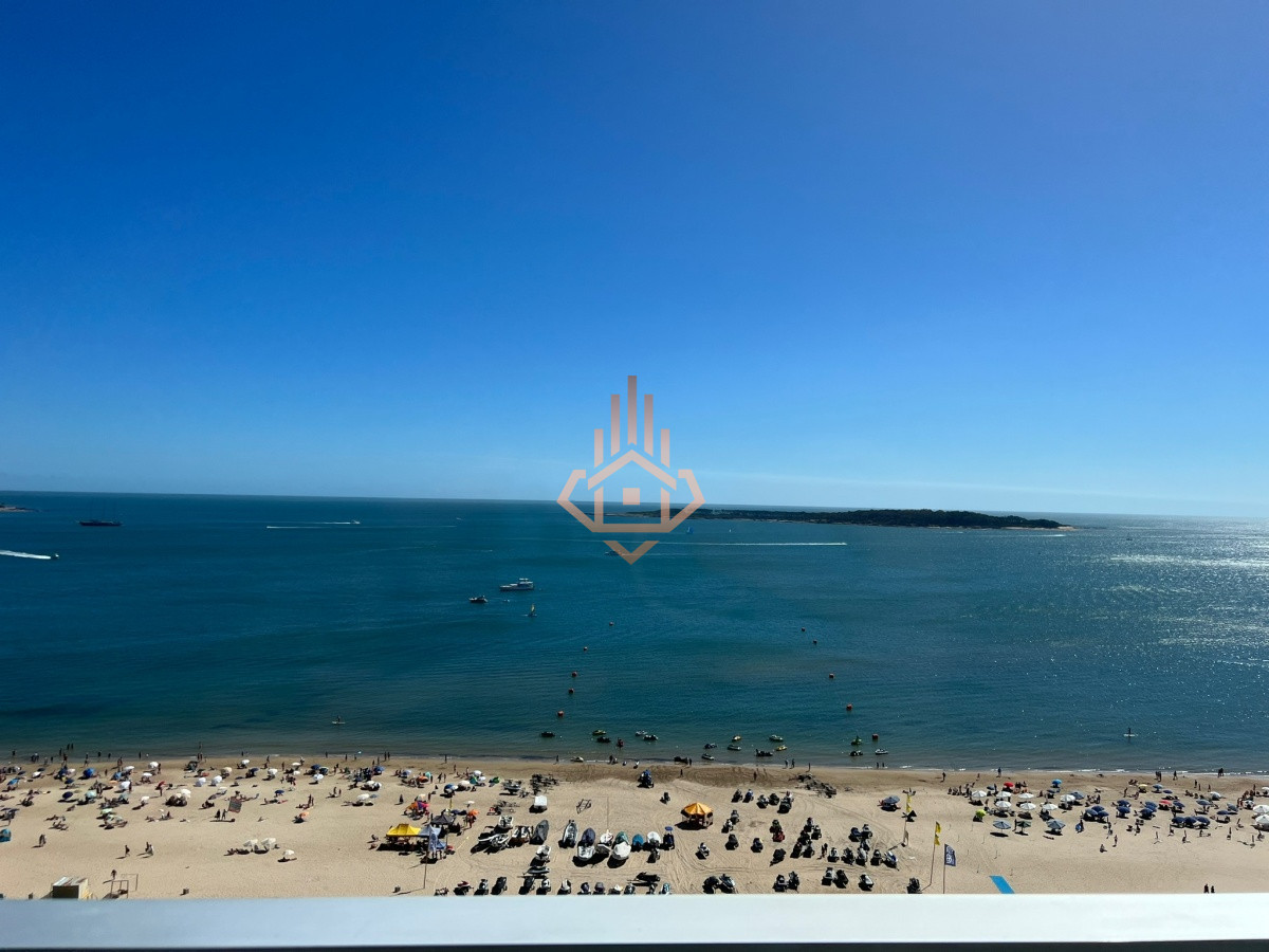 Apartamento en Venta de 3 Dormitorios en Playa Mansa , Punta del este , Vista al mar