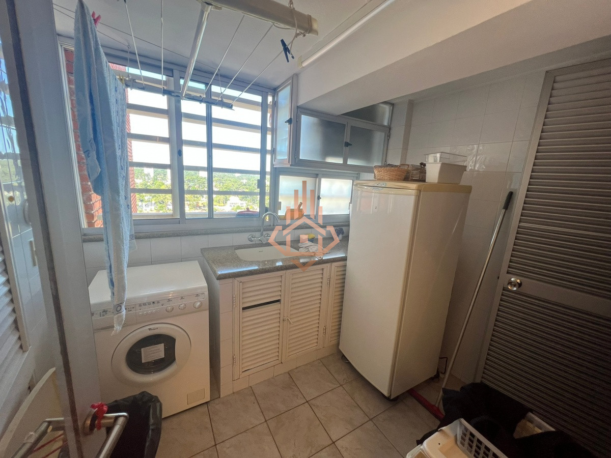 Apartamento en Venta de 3 Dormitorios en Playa Mansa , Punta del este , Vista al mar