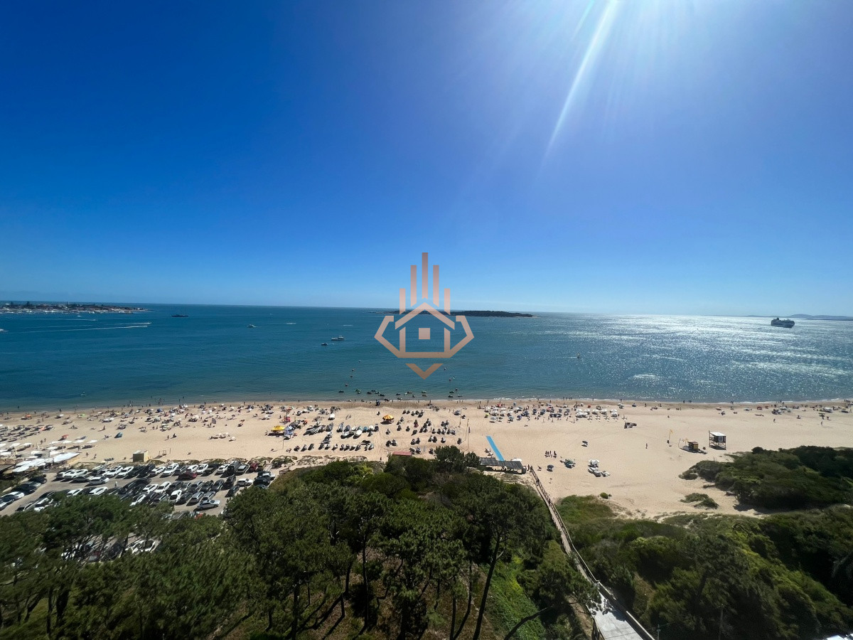 Apartamento en Venta de 3 Dormitorios en Playa Mansa , Punta del este , Vista al mar