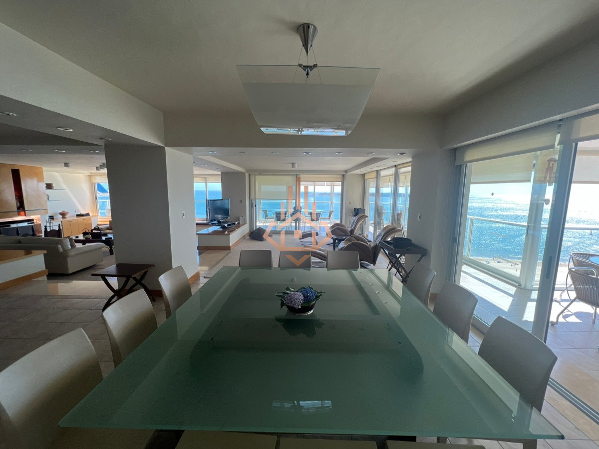 Apartamento en Venta de 3 Dormitorios en Playa Mansa , Punta del este , Vista al mar