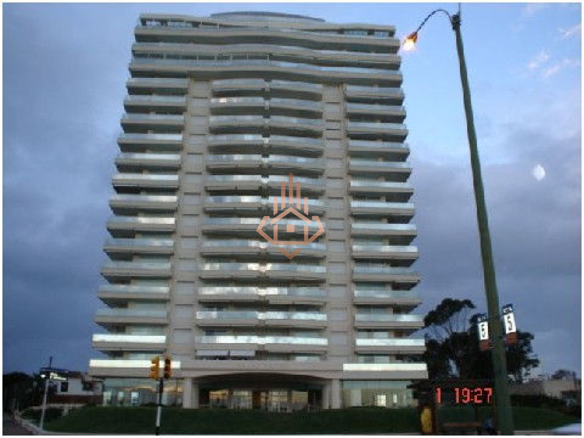 Apartamento en Venta de 3 dormitorios en Edificio Coral Tower , Punta del este , Playa Mansa