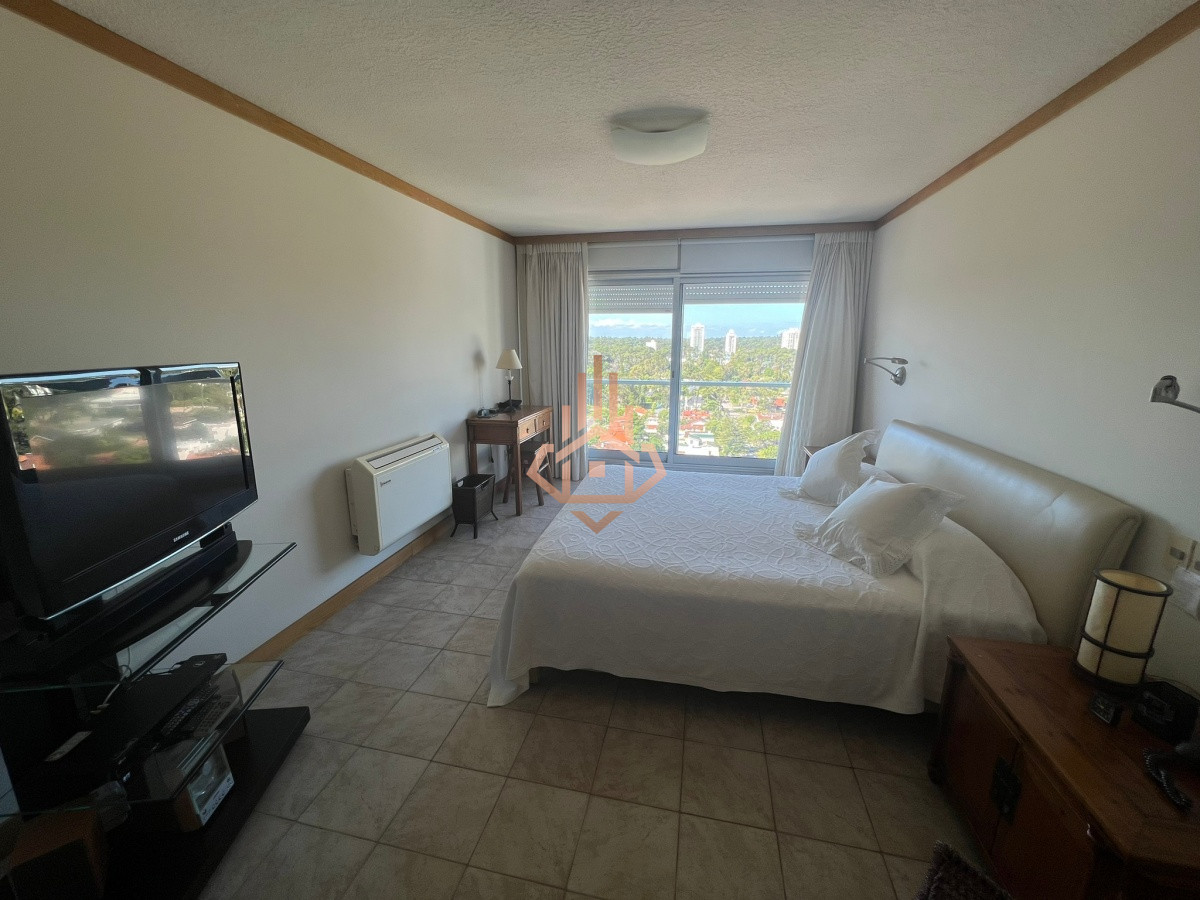 Apartamento en Venta de 3 Dormitorios en Playa Mansa , Punta del este , Vista al mar