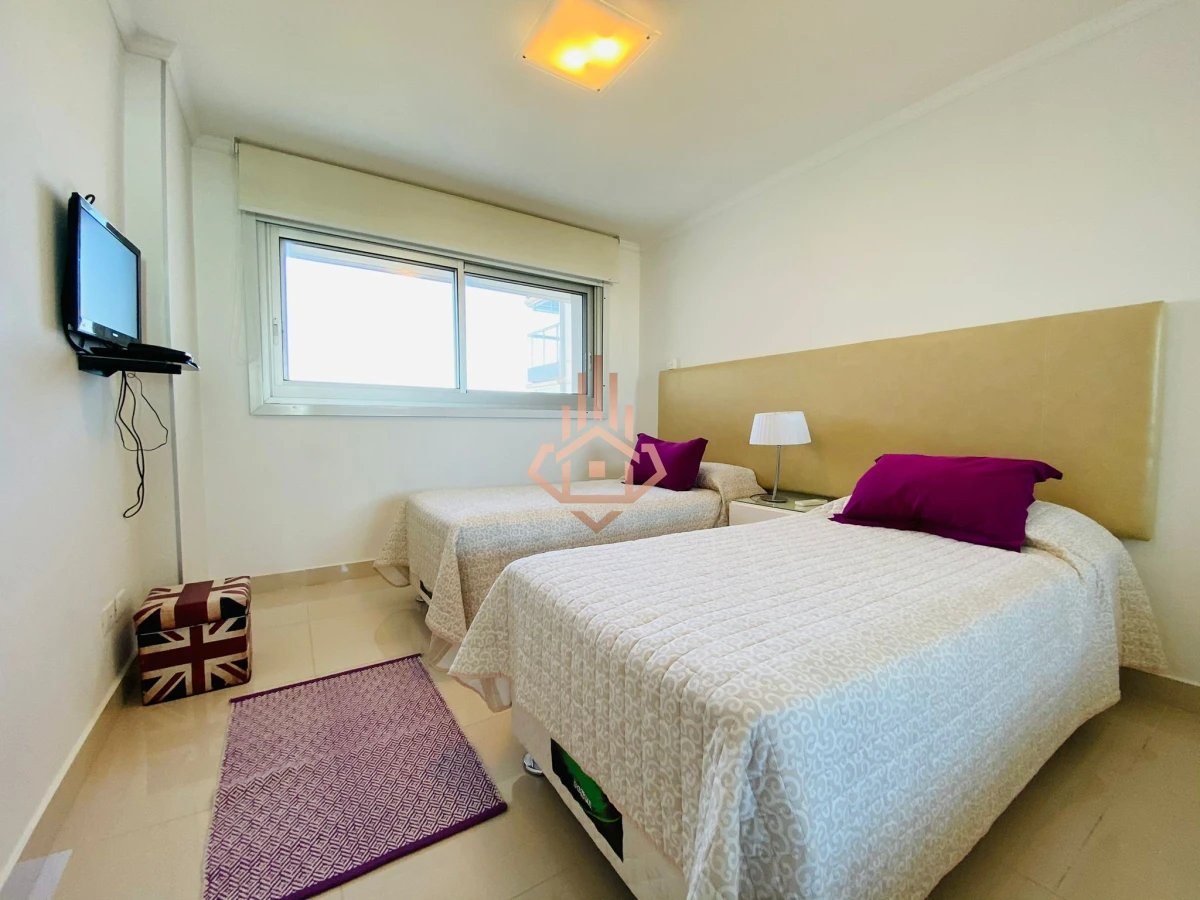 Apartamento de 2 Dormitorios en Venta en Punta del este , Playa Mansa , Miami Boulevard , Vista al mar