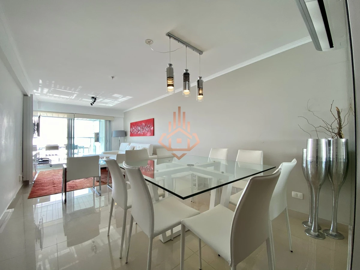 Apartamento de 2 Dormitorios en Venta en Punta del este , Playa Mansa , Miami Boulevard , Vista al mar