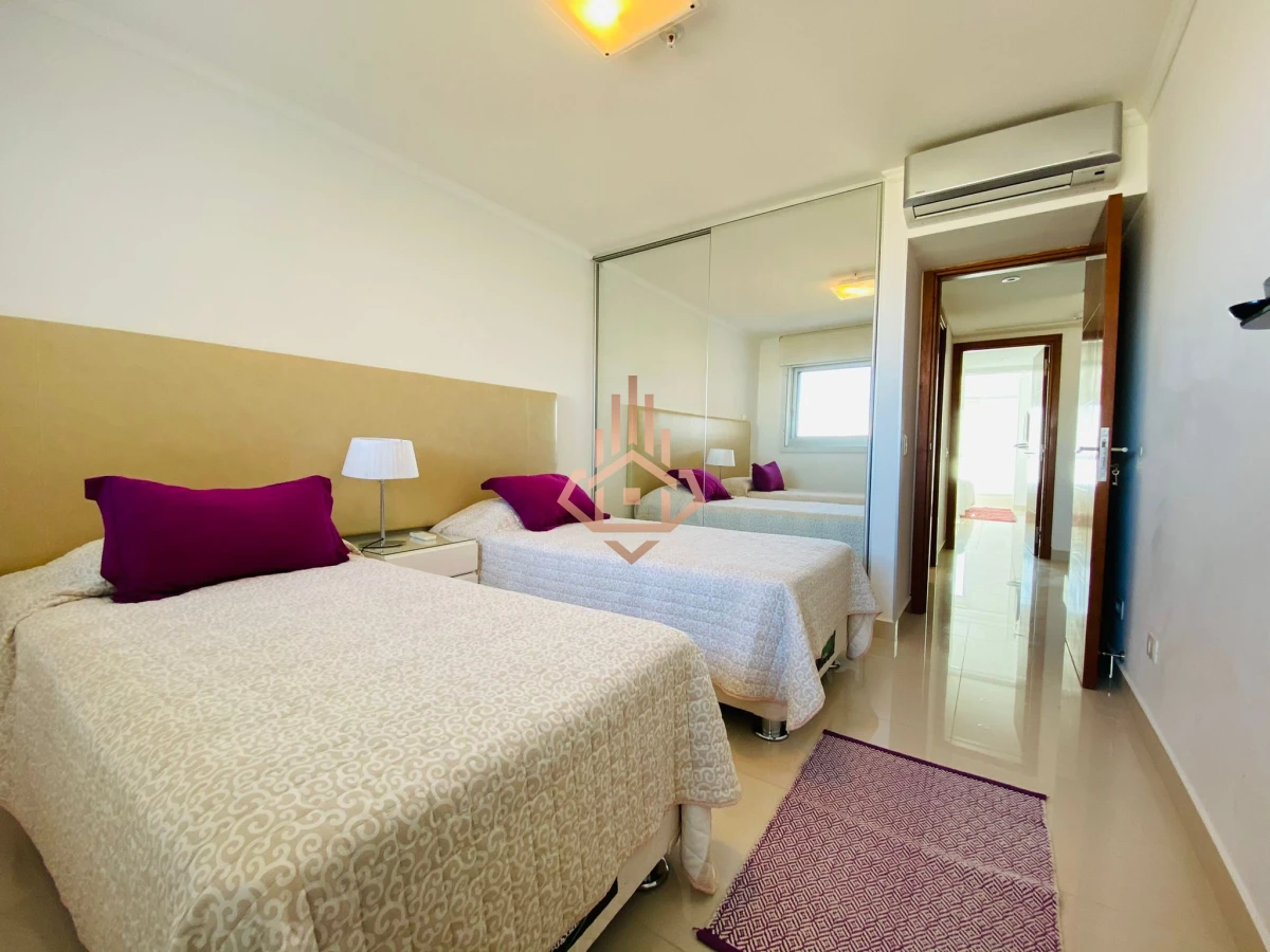 Apartamento de 2 Dormitorios en Venta en Punta del este , Playa Mansa , Miami Boulevard , Vista al mar