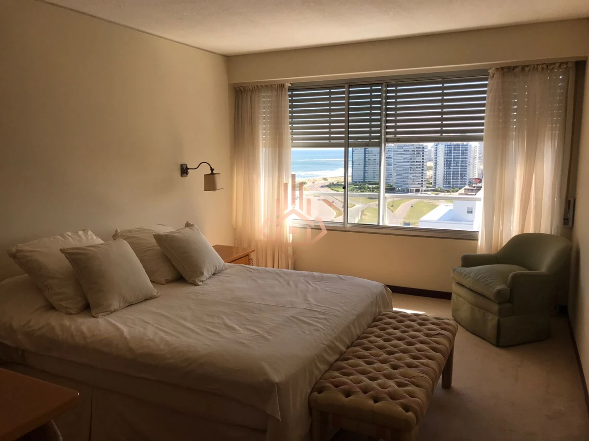 Apartamento en Venta de 3 dormitorios en  Punta del este , Playa Brava , Torre Tiburon