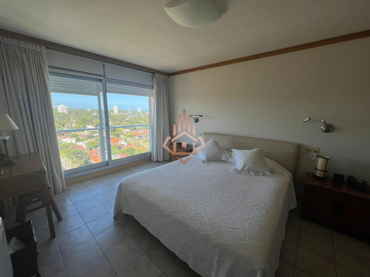 Apartamento en Venta de 3 Dormitorios en Playa Mansa , Punta del este , Vista al mar
