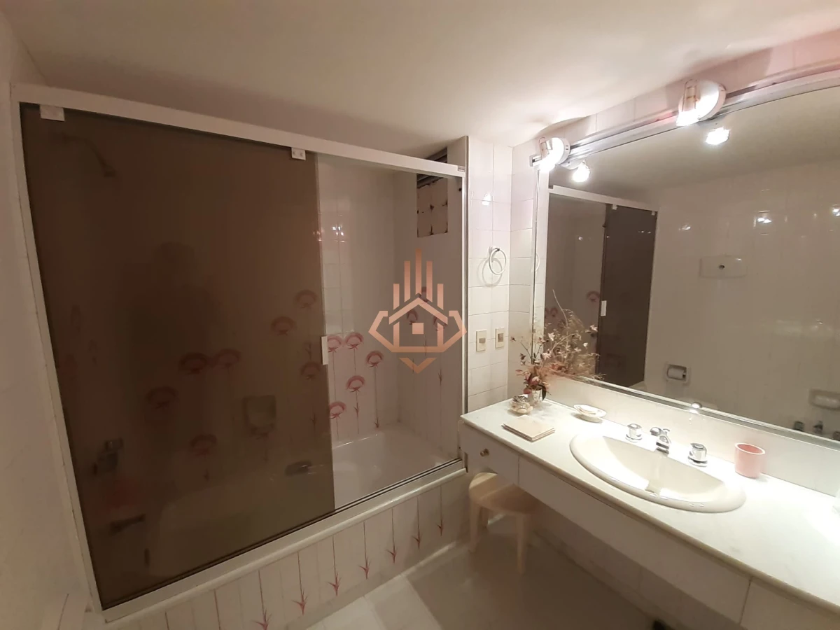 Apartamento en Venta de 3 dormitorios en  Punta del este , Playa Brava , Torre Tiburon