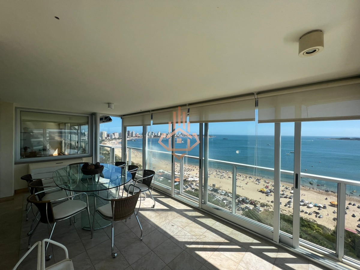 Apartamento en Venta de 3 Dormitorios en Playa Mansa , Punta del este , Vista al mar