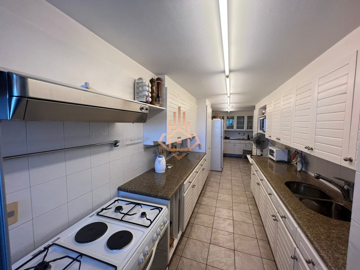 Apartamento en Venta de 3 Dormitorios en Playa Mansa , Punta del este , Vista al mar