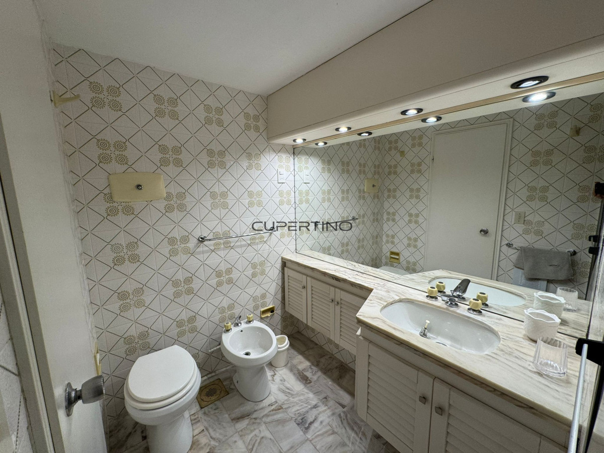 Apartamento ID.3556 - Apartamento en Venta de 3 dormitorios en la Península de Punta del este , Gorlero 
