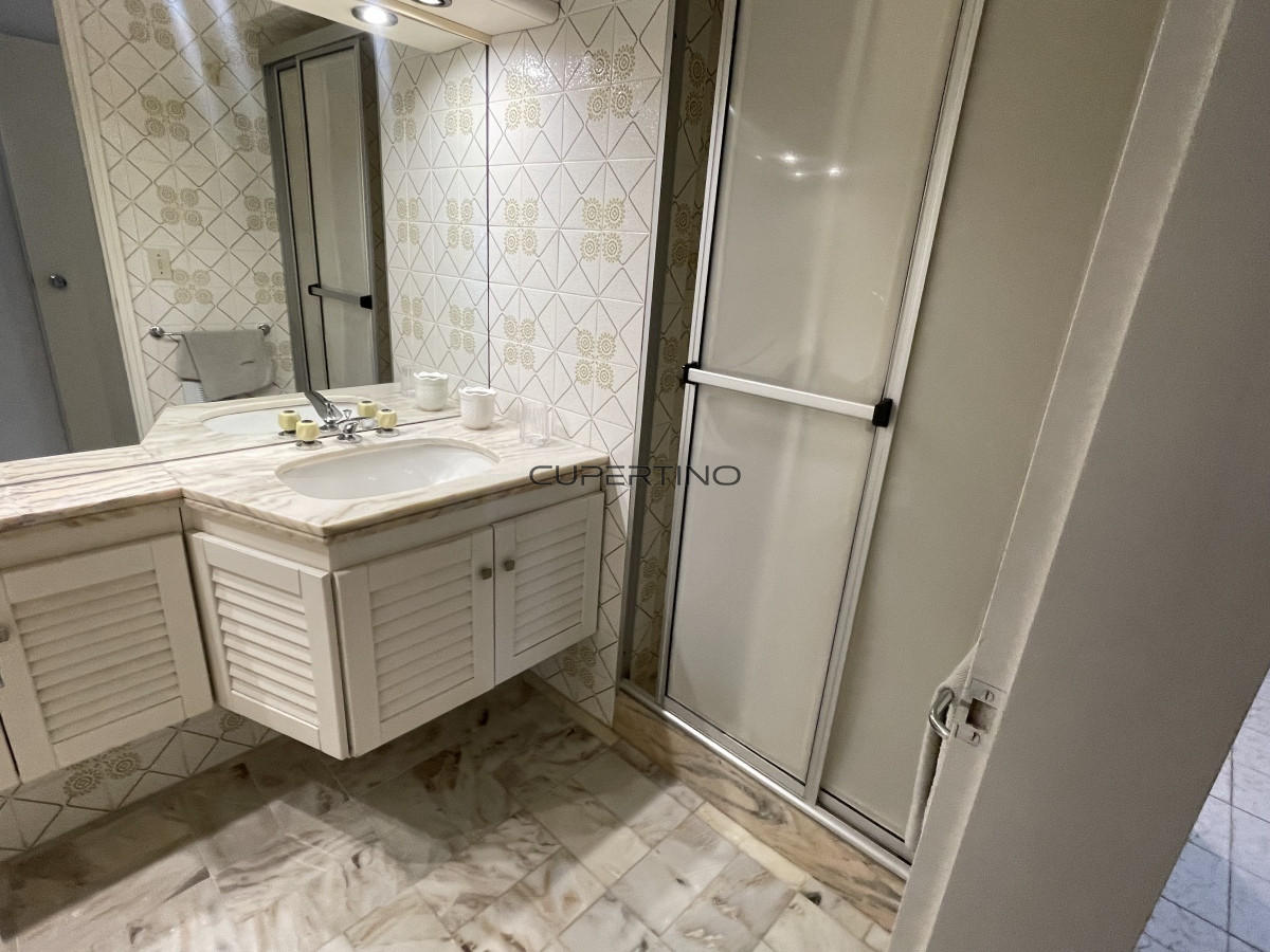 Apartamento ID.3556 - Apartamento en Venta de 3 dormitorios en la Península de Punta del este , Gorlero 