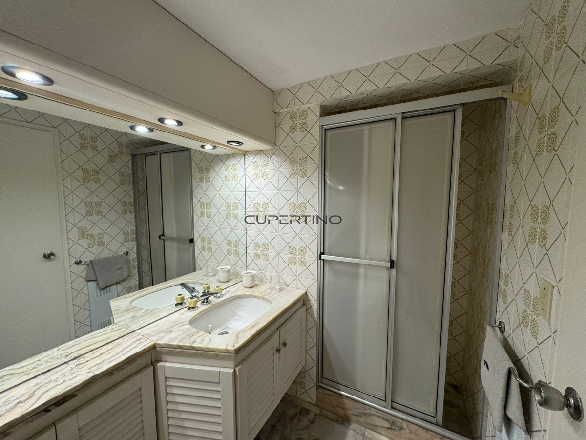 Apartamento ID.3556 - Apartamento en Venta de 3 dormitorios en la Península de Punta del este , Gorlero 