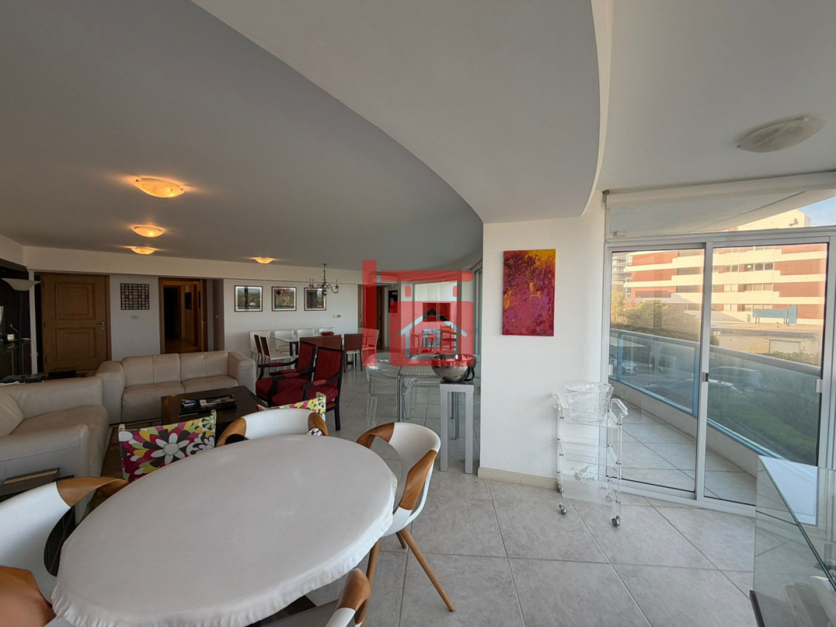 Apartamento ID.341 - Apartamento en venta de 3 dormitorios en Punta del este , Playa brava , 