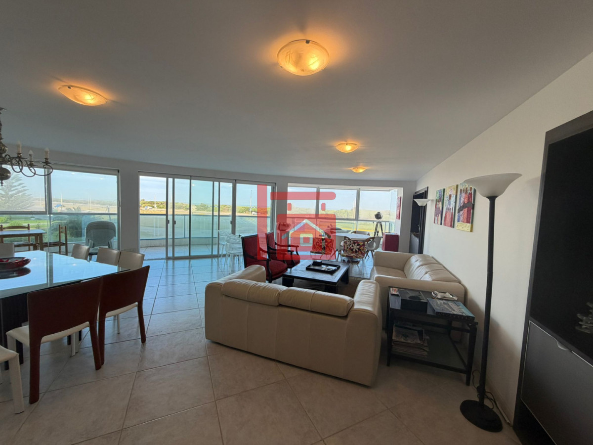 Apartamento ID.341 - Apartamento en venta de 3 dormitorios en Punta del este , Playa brava , 
