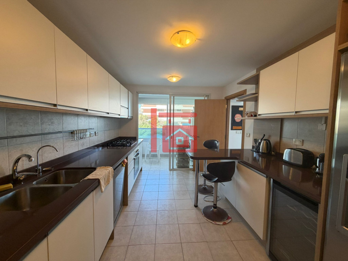 Apartamento ID.341 - Apartamento en venta de 3 dormitorios en Punta del este , Playa brava , 