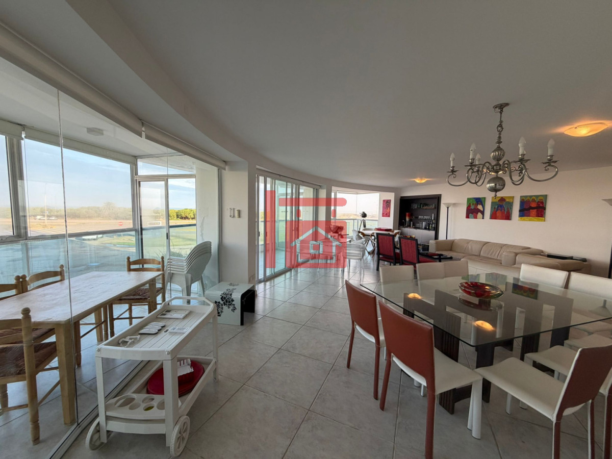 Apartamento ID.341 - Apartamento en venta de 3 dormitorios en Punta del este , Playa brava , 