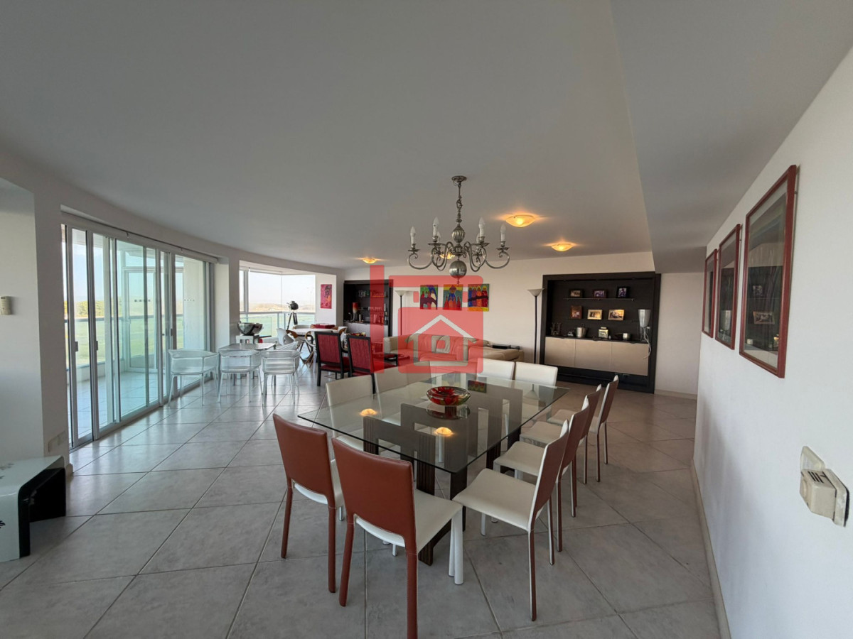 Apartamento ID.341 - Apartamento en venta de 3 dormitorios en Punta del este , Playa brava , 