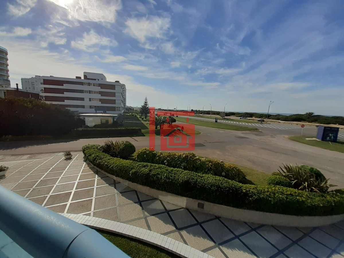 Apartamento ID.341 - Apartamento en venta de 3 dormitorios en Punta del este , Playa brava , 