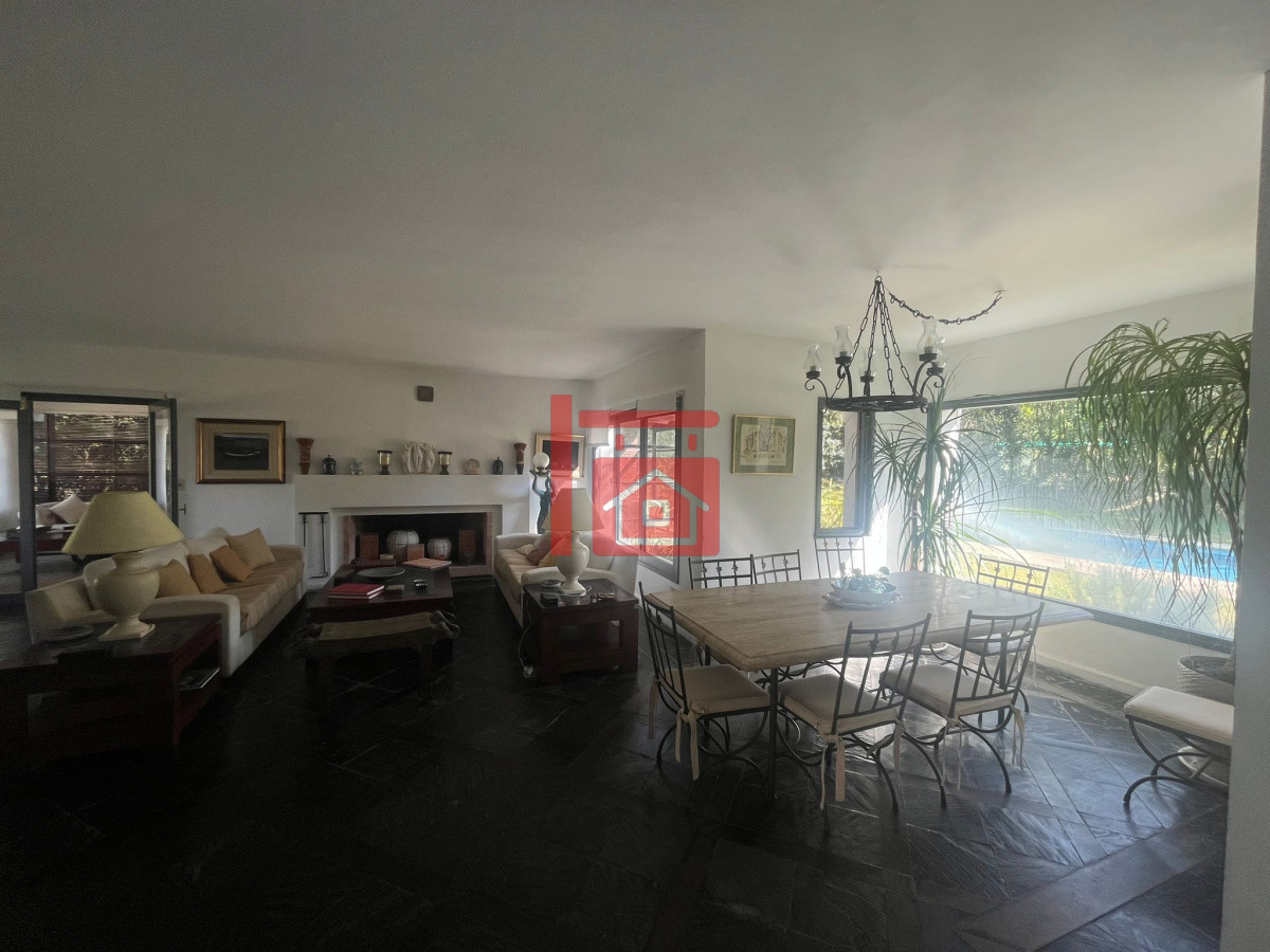 Casa ID.468 - Casa en Alquiler de Temporada en Punta del este con gran capacidad  , a pasos de Playa Brava 