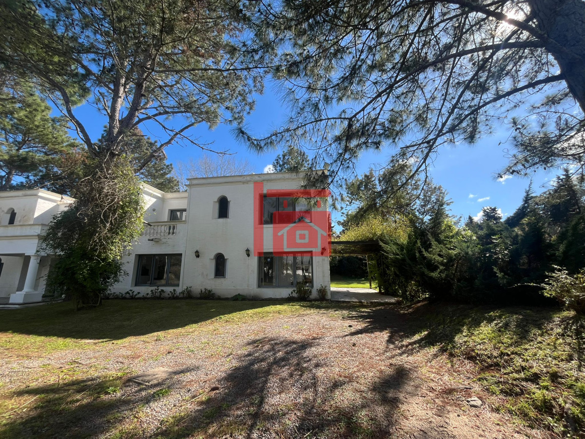 Casa ID.468 - Casa en Alquiler de Temporada en Punta del este con gran capacidad  , a pasos de Playa Brava 