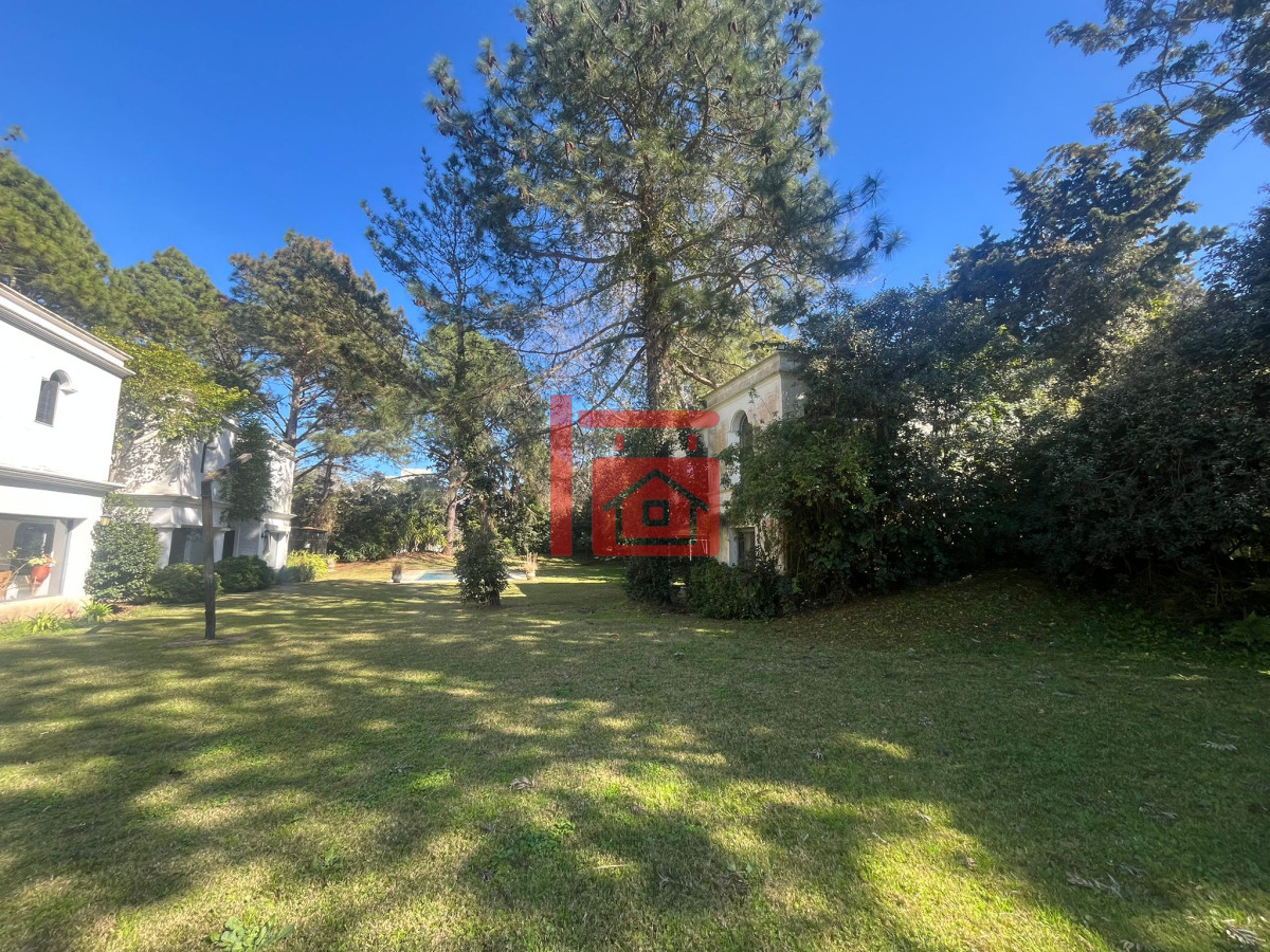 Casa ID.468 - Casa en Alquiler de Temporada en Punta del este con gran capacidad  , a pasos de Playa Brava 