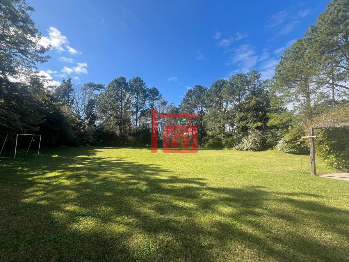 Casa ID.468 - Casa en Alquiler de Temporada en Punta del este con gran capacidad  , a pasos de Playa Brava 