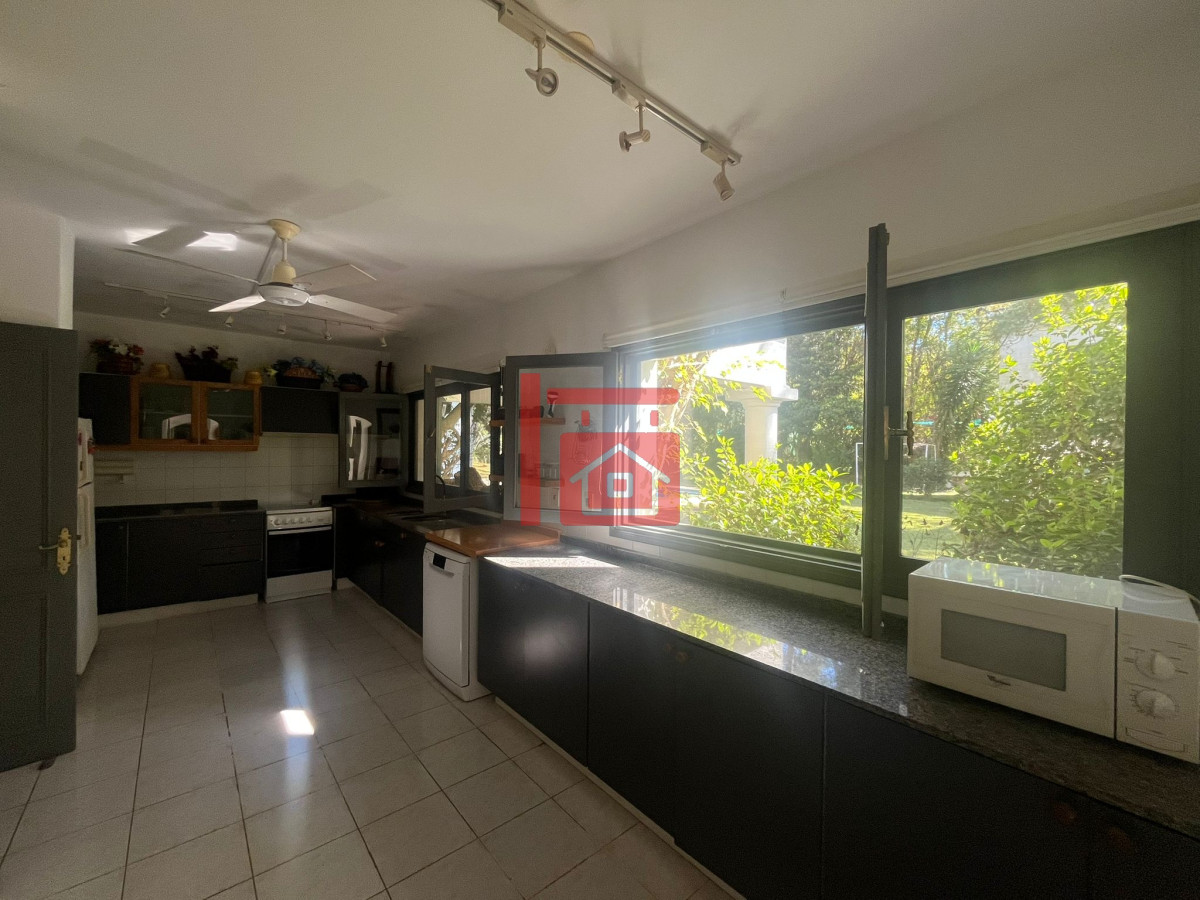 Casa ID.468 - Casa en Alquiler de Temporada en Punta del este con gran capacidad  , a pasos de Playa Brava 