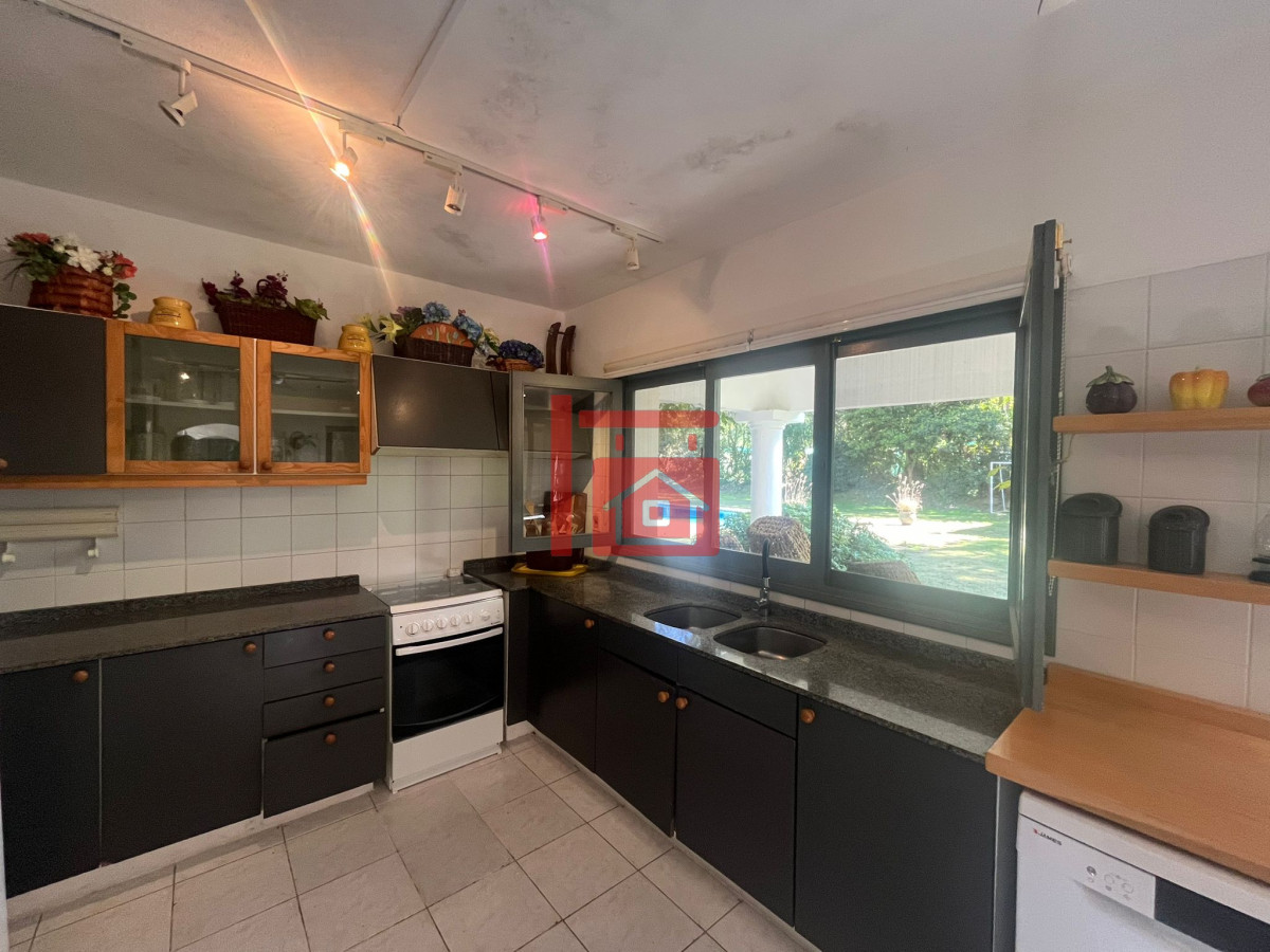 Casa ID.468 - Casa en Alquiler de Temporada en Punta del este con gran capacidad  , a pasos de Playa Brava 