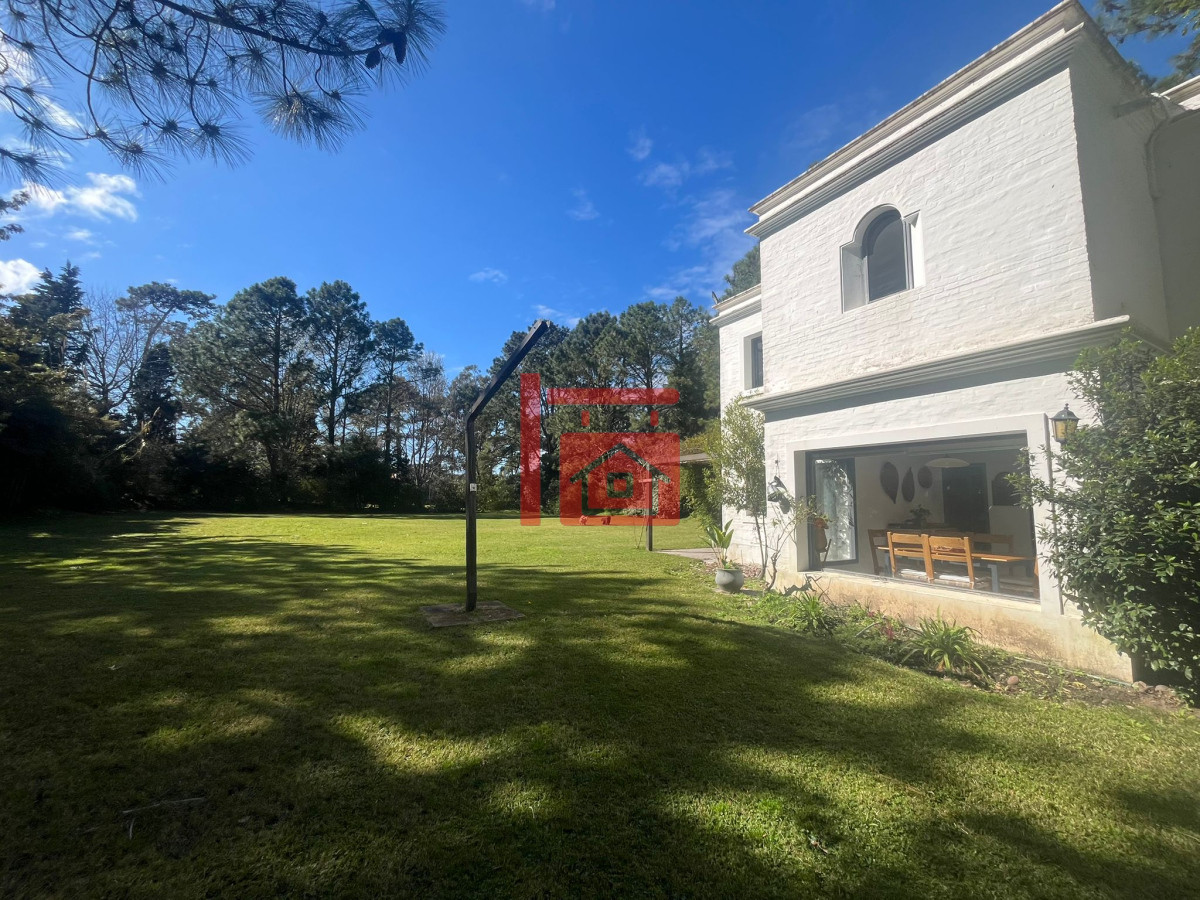 Casa ID.468 - Casa en Alquiler de Temporada en Punta del este con gran capacidad  , a pasos de Playa Brava 