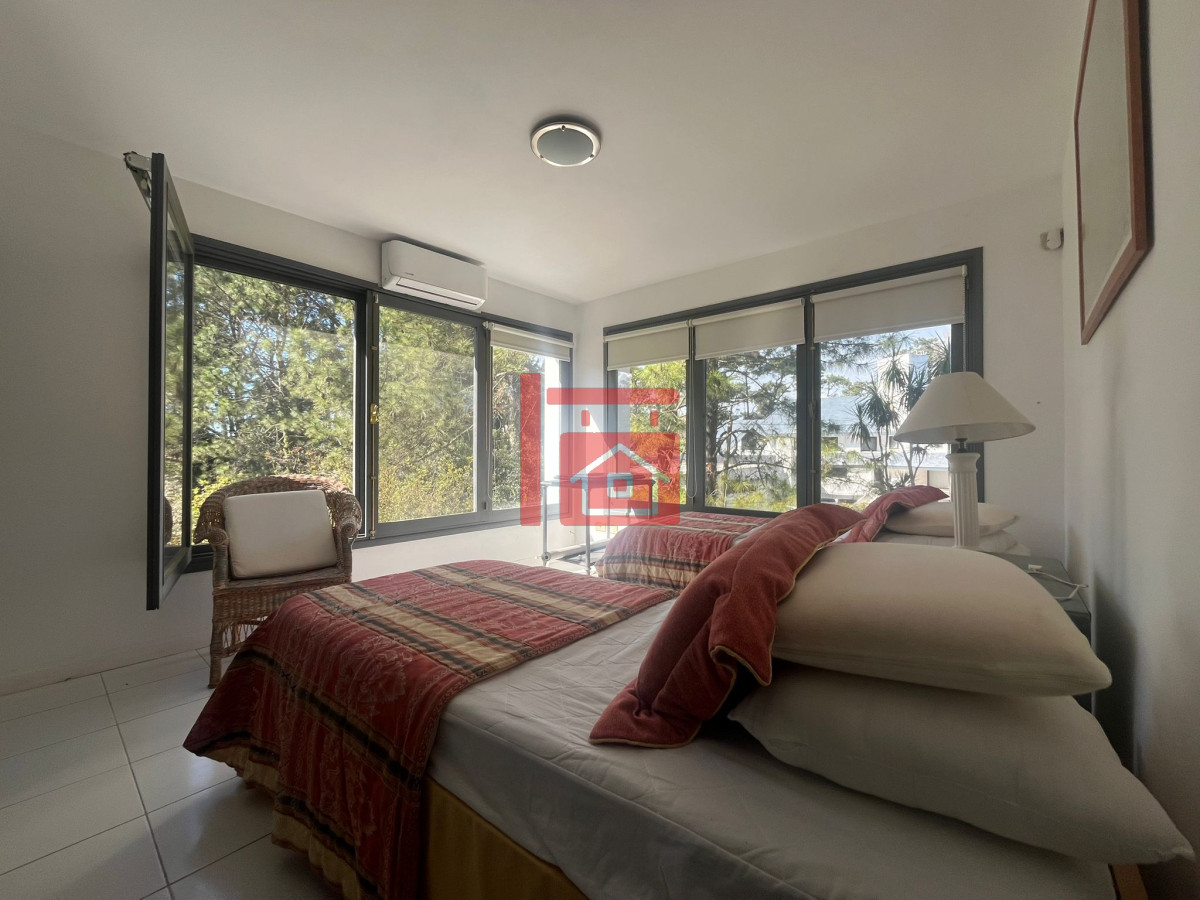 Casa ID.468 - Casa en Alquiler de Temporada en Punta del este con gran capacidad  , a pasos de Playa Brava 