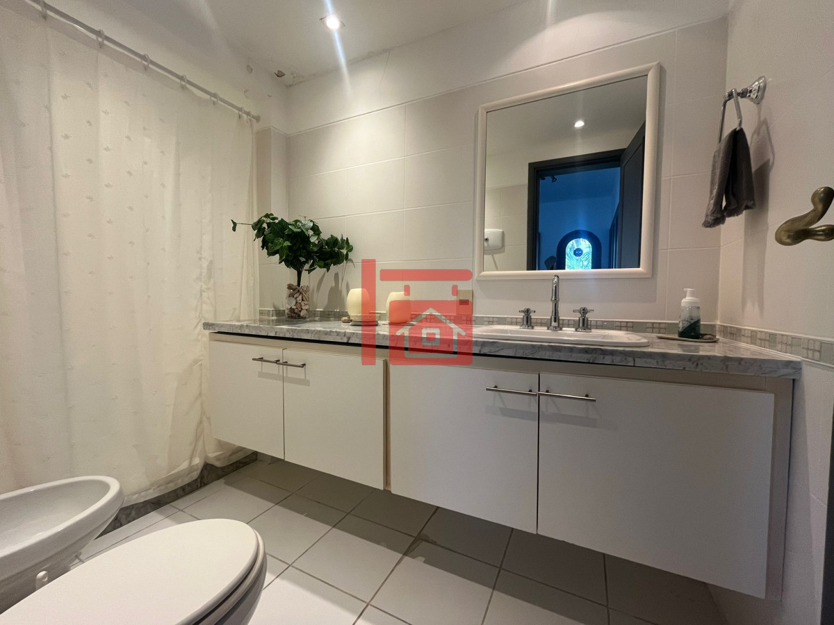 Casa ID.468 - Casa en Alquiler de Temporada en Punta del este con gran capacidad  , a pasos de Playa Brava 