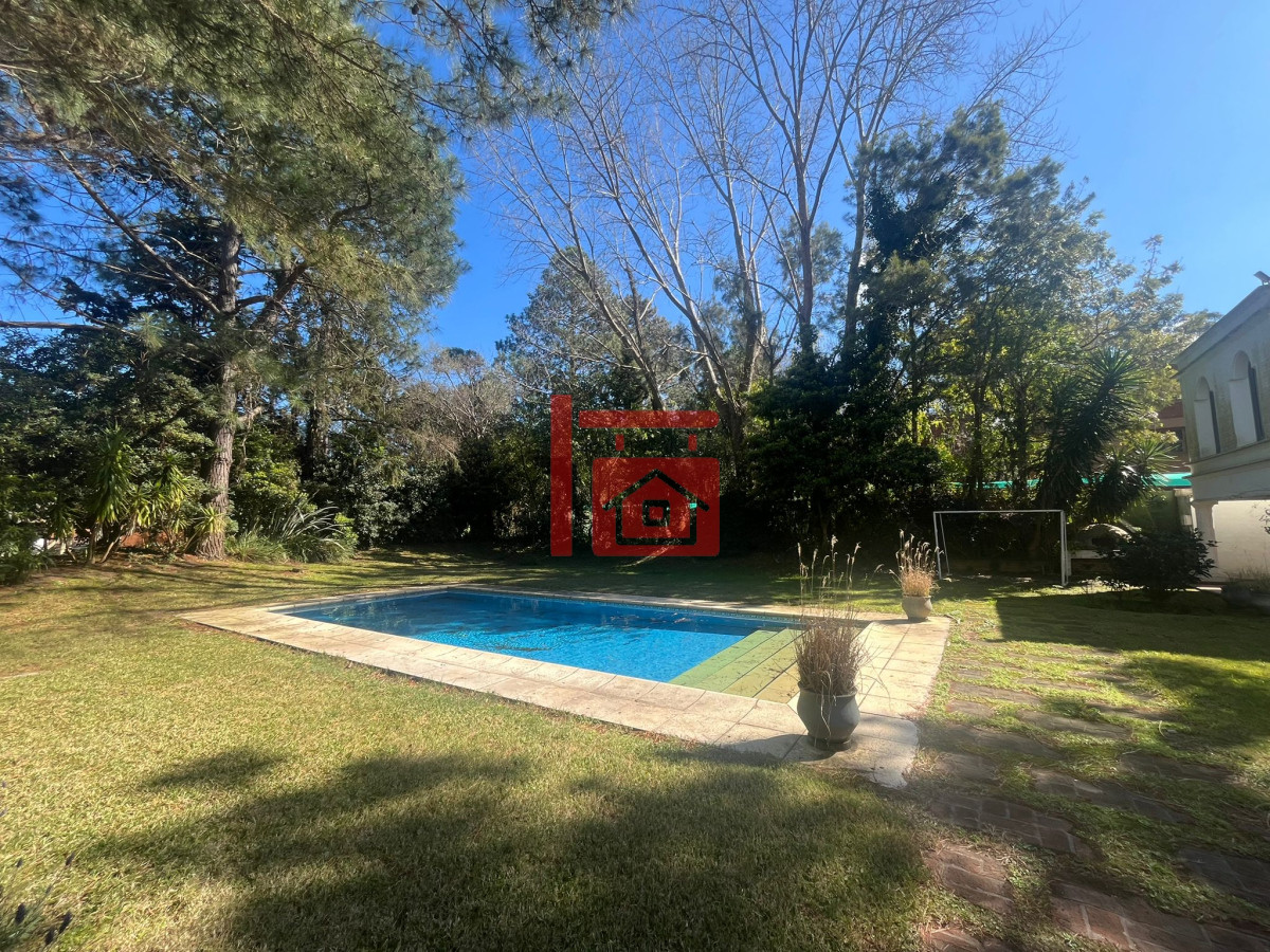 Casa ID.468 - Casa en Alquiler de Temporada en Punta del este con gran capacidad  , a pasos de Playa Brava 