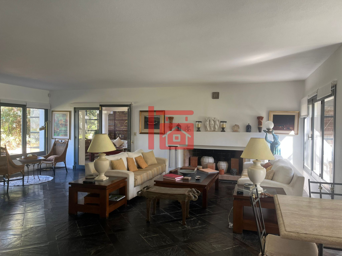 Casa ID.468 - Casa en Alquiler de Temporada en Punta del este con gran capacidad  , a pasos de Playa Brava 