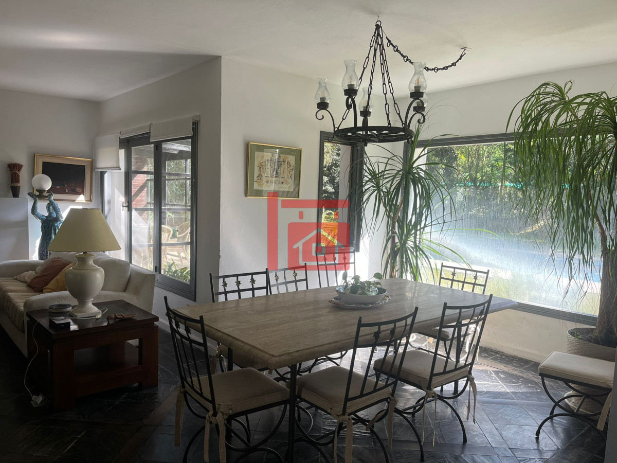 Casa ID.468 - Casa en Alquiler de Temporada en Punta del este con gran capacidad  , a pasos de Playa Brava 