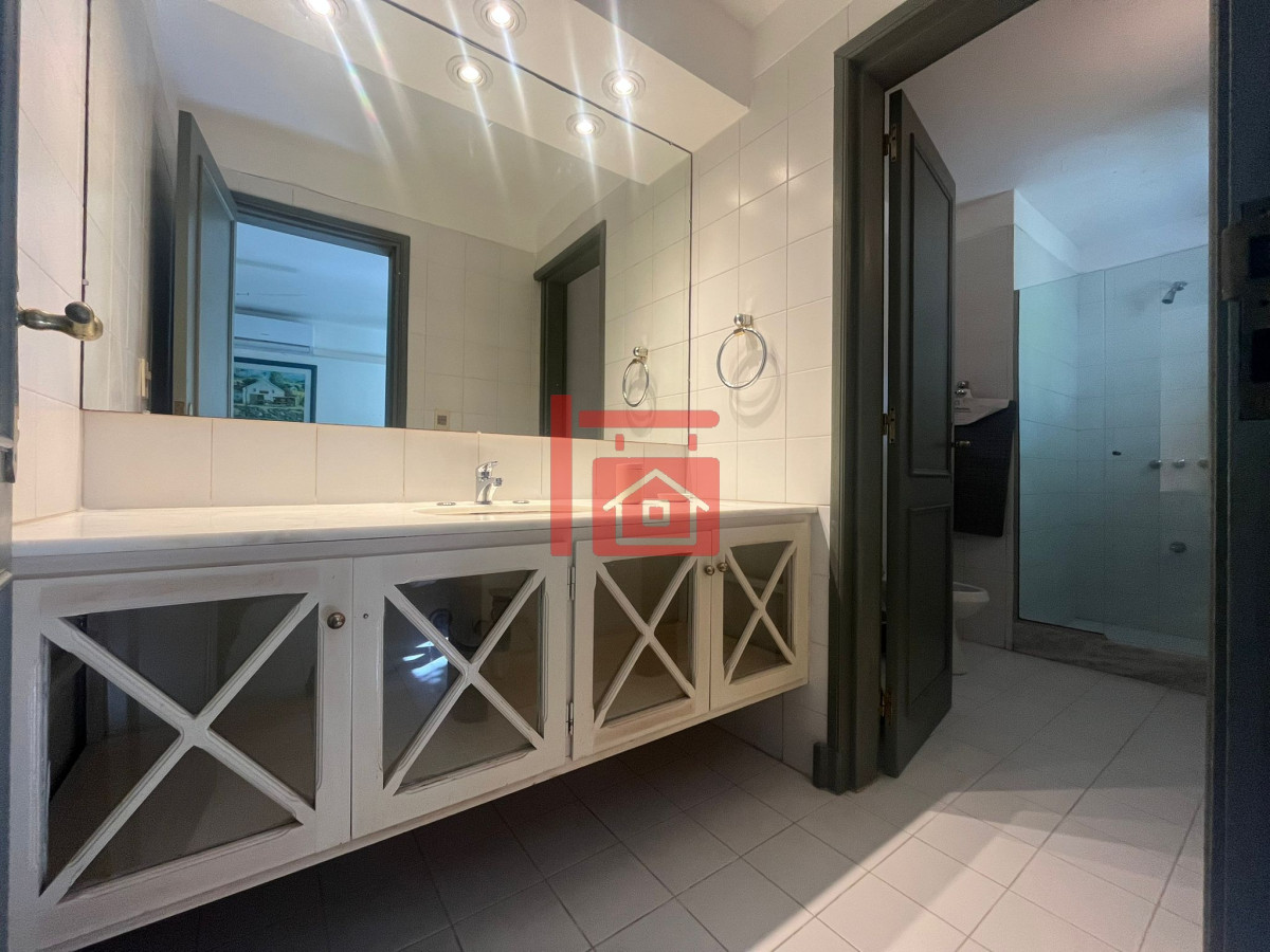 Casa ID.468 - Casa en Alquiler de Temporada en Punta del este con gran capacidad  , a pasos de Playa Brava 