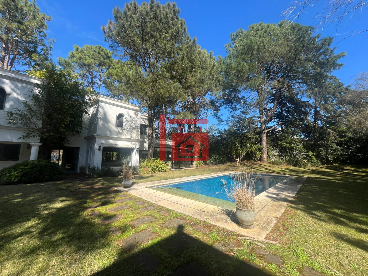 Casa ID.468 - Casa en Alquiler de Temporada en Punta del este con gran capacidad  , a pasos de Playa Brava 