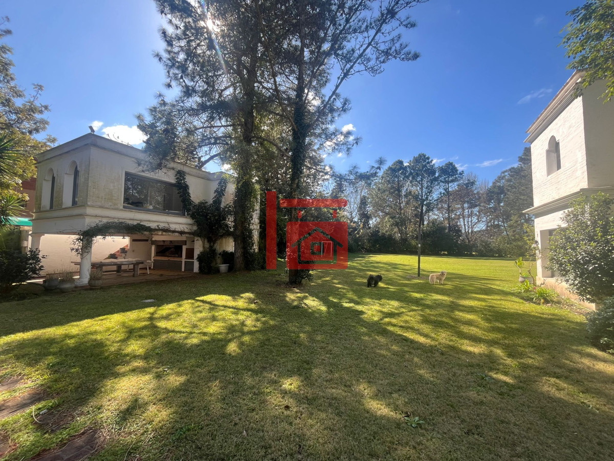 Casa ID.468 - Casa en Alquiler de Temporada en Punta del este con gran capacidad  , a pasos de Playa Brava 