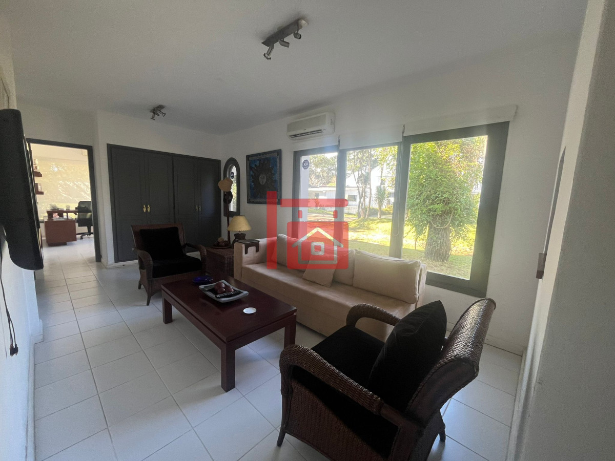 Casa ID.468 - Casa en Alquiler de Temporada en Punta del este con gran capacidad  , a pasos de Playa Brava 