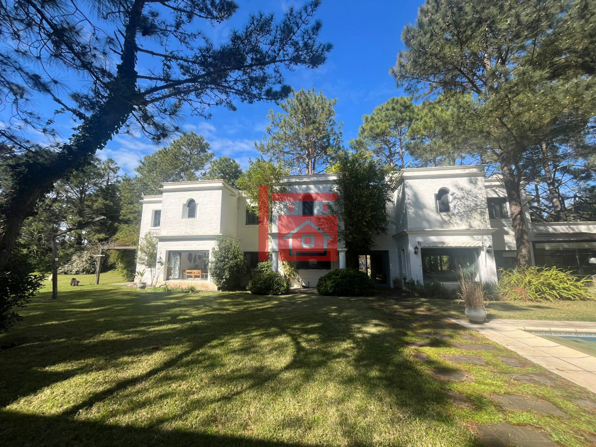 Casa ID.468 - Casa en Alquiler de Temporada en Punta del este con gran capacidad  , a pasos de Playa Brava 