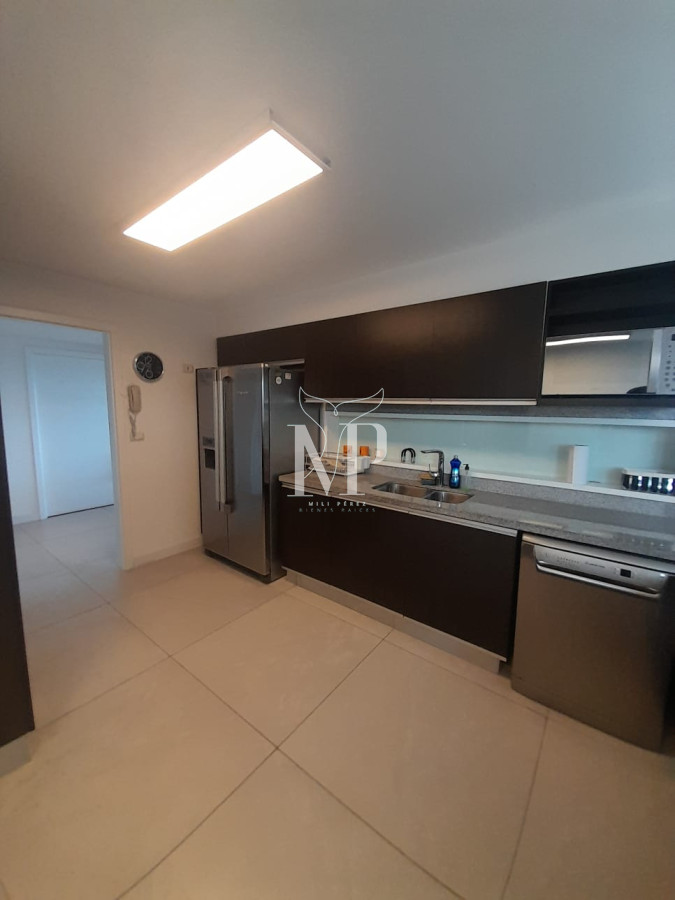 Apartamento ID.195 - Apartamento de 3 dormitorios en Silente , Punta del este , Playa Brava, Vista al mar 
