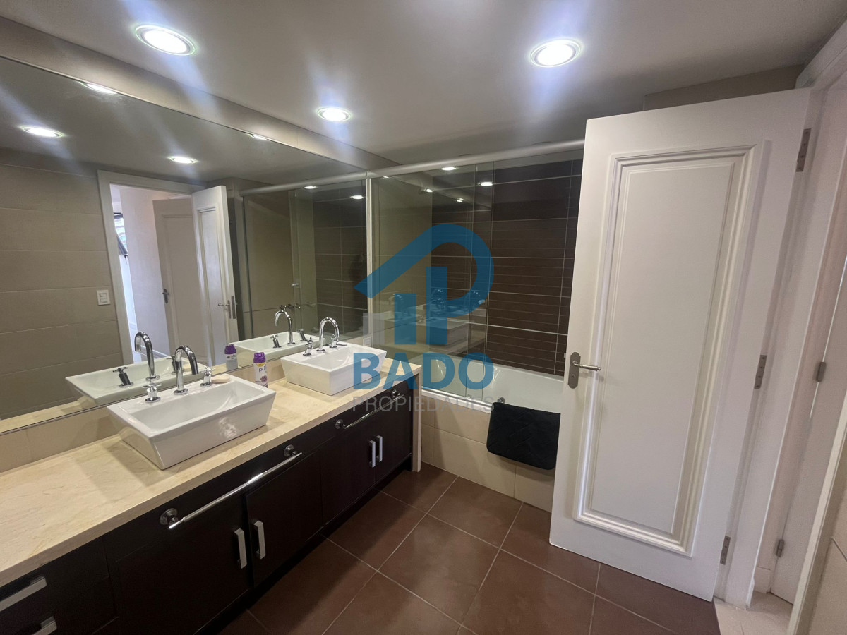 Apartamento ID.64 - Apartamento en Alquiler temporal de 2 domritorios en Torre Imperiale , Punta del este , Playa brava 