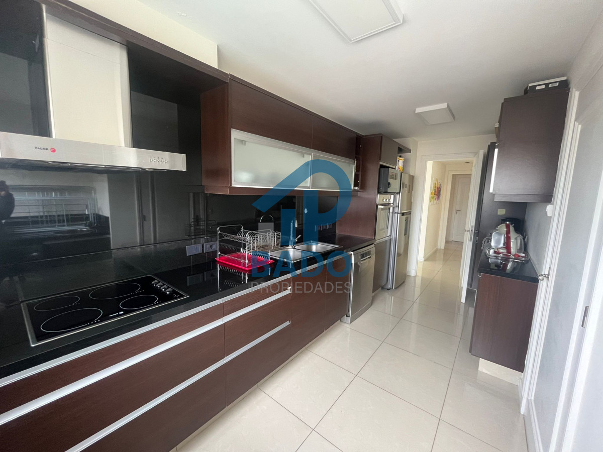 Apartamento ID.64 - Apartamento en Alquiler temporal de 2 domritorios en Torre Imperiale , Punta del este , Playa brava 