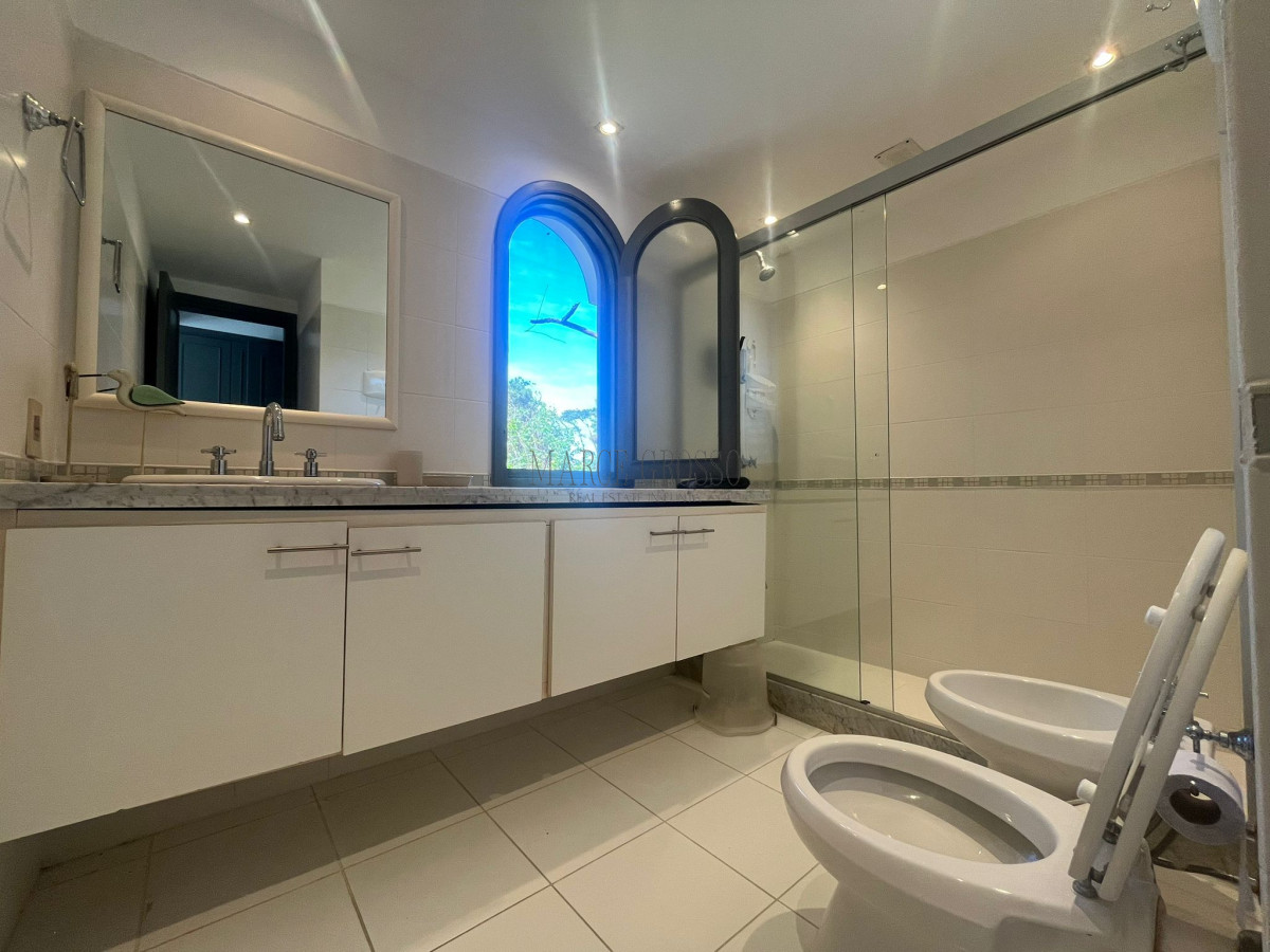 Casa ID.14 - Casa en Alquiler de Temporada en Punta del este con gran capacidad  , a pasos de Playa Brava 