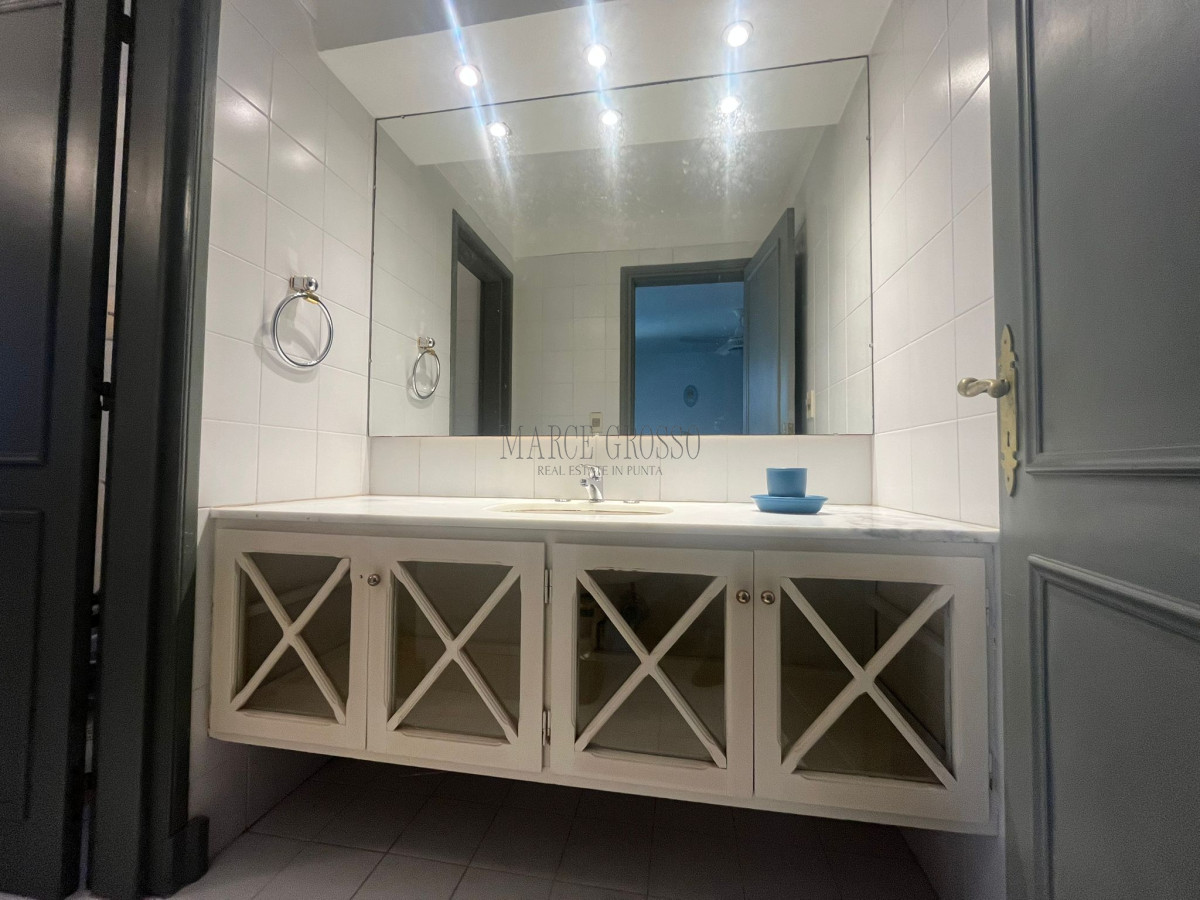 Casa ID.14 - Casa en Alquiler de Temporada en Punta del este con gran capacidad  , a pasos de Playa Brava 