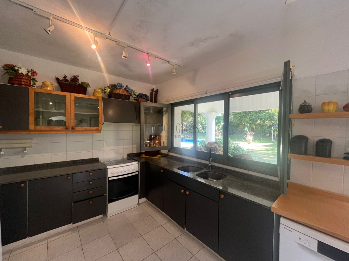 Casa ID.14 - Casa en Alquiler de Temporada en Punta del este con gran capacidad  , a pasos de Playa Brava 