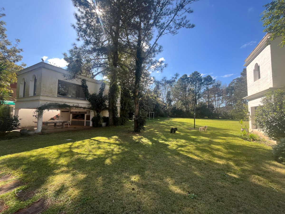 Casa ID.14 - Casa en Alquiler de Temporada en Punta del este con gran capacidad  , a pasos de Playa Brava 