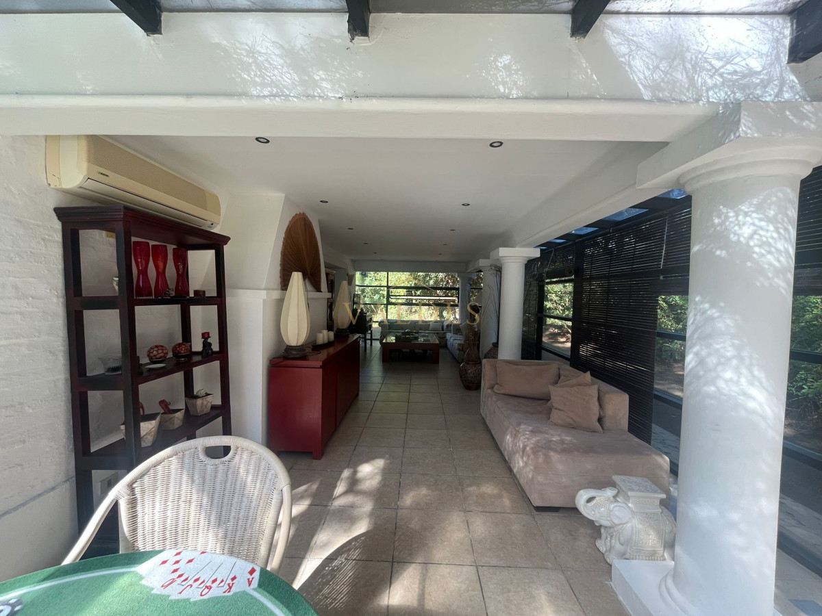 Casa ID.4983 - Casa en Alquiler de Temporada en Punta del este con gran capacidad  , a pasos de Playa Brava 